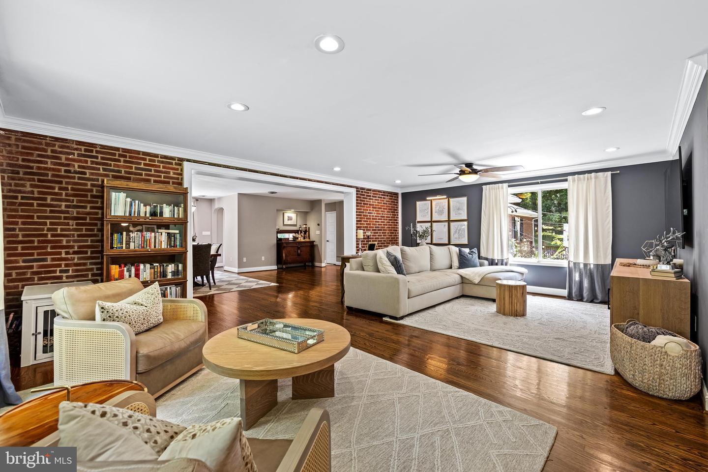 709 E Seminary Ave