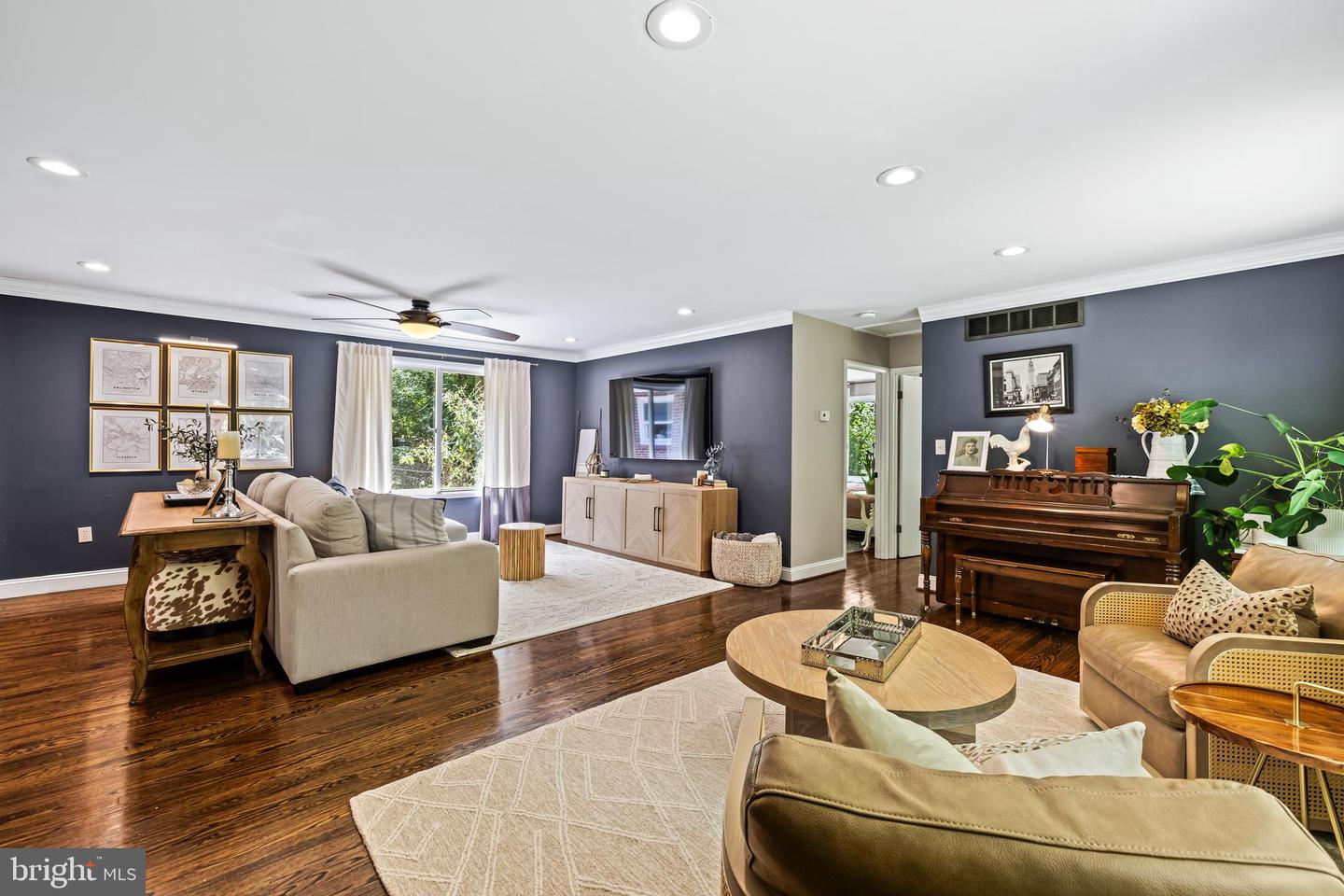 709 E Seminary Ave