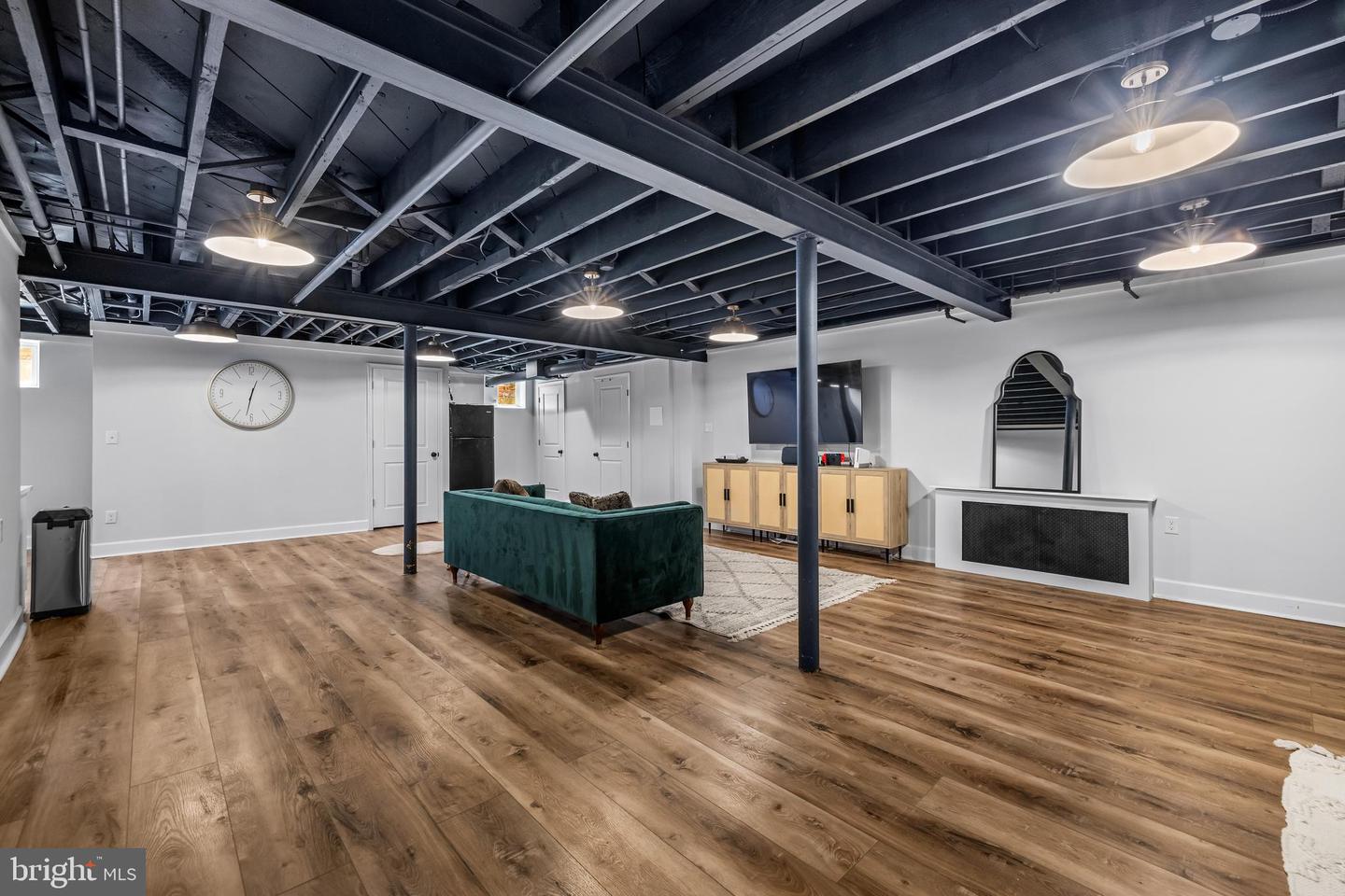 709 E Seminary Ave