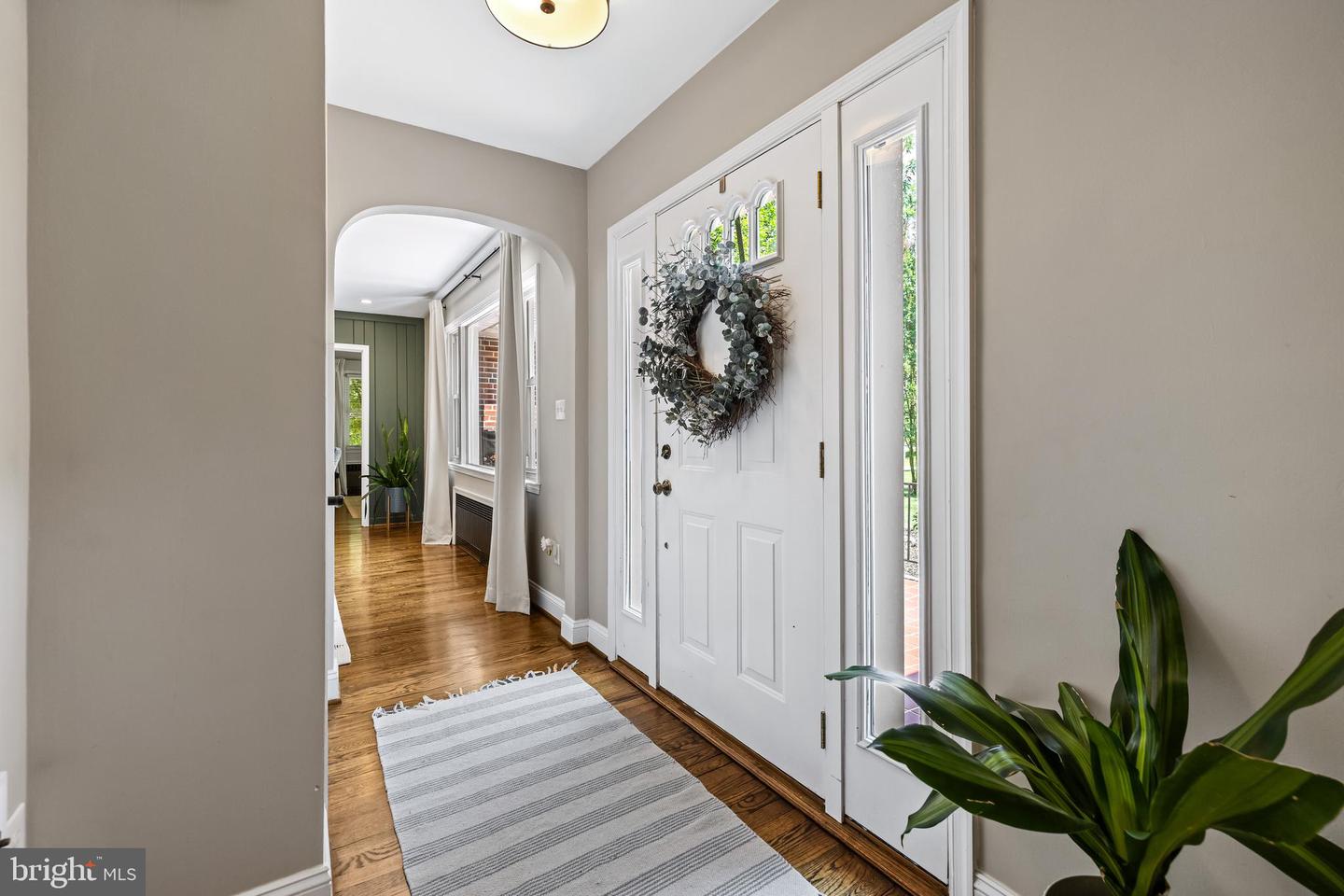 709 E Seminary Ave