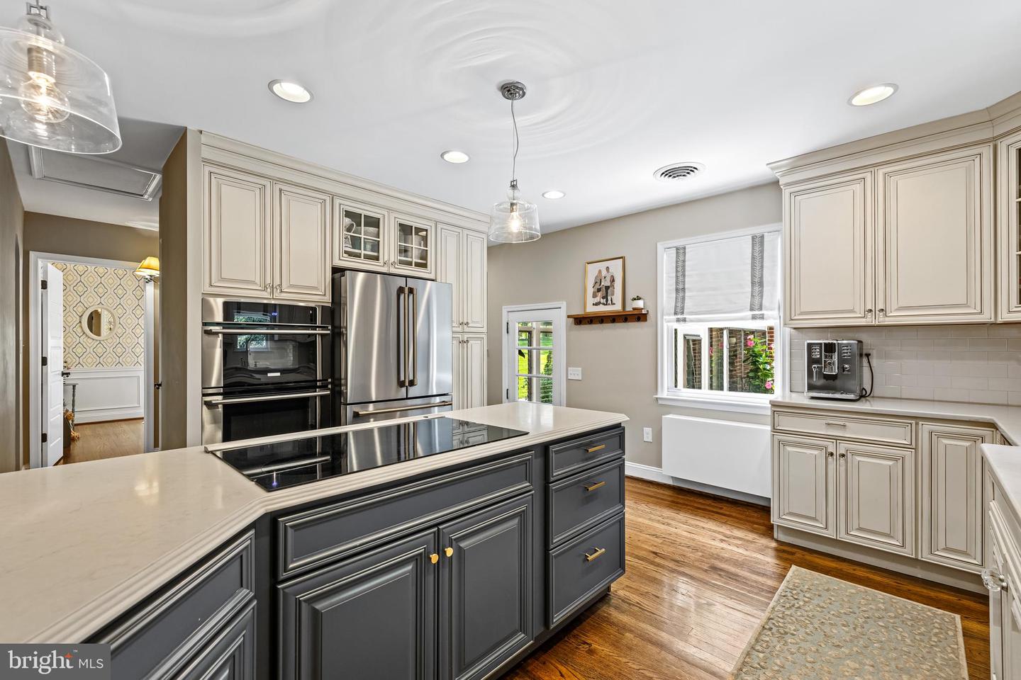709 E Seminary Ave
