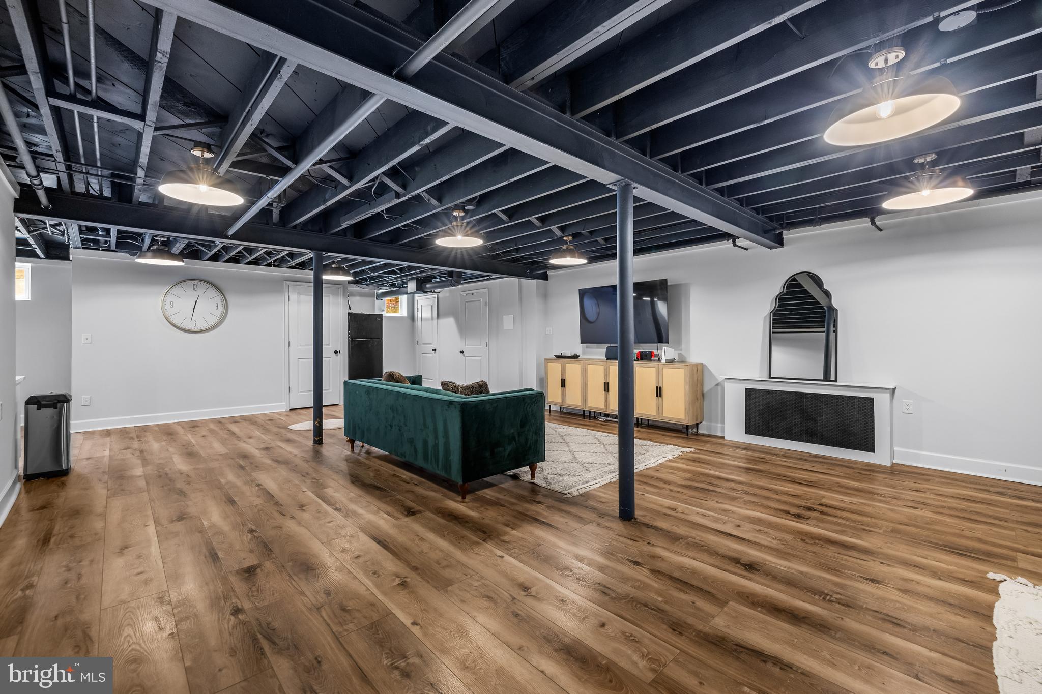 709 E Seminary Ave