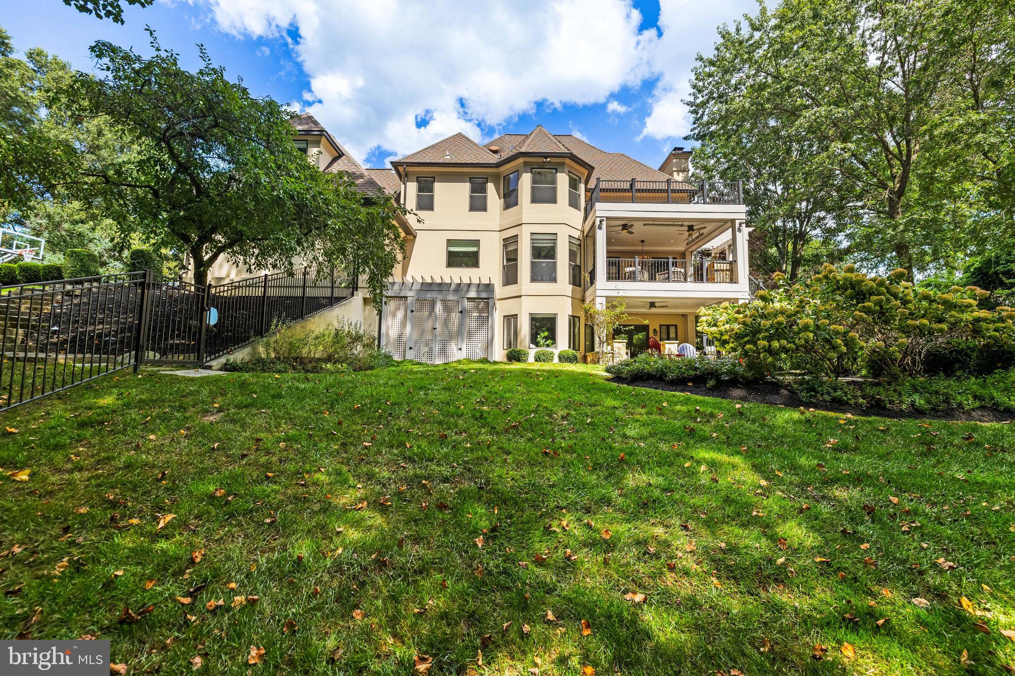 18 HAMBLETON COURT