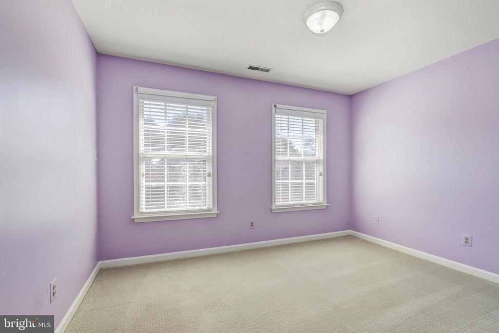 6 BLUELEAF COURT