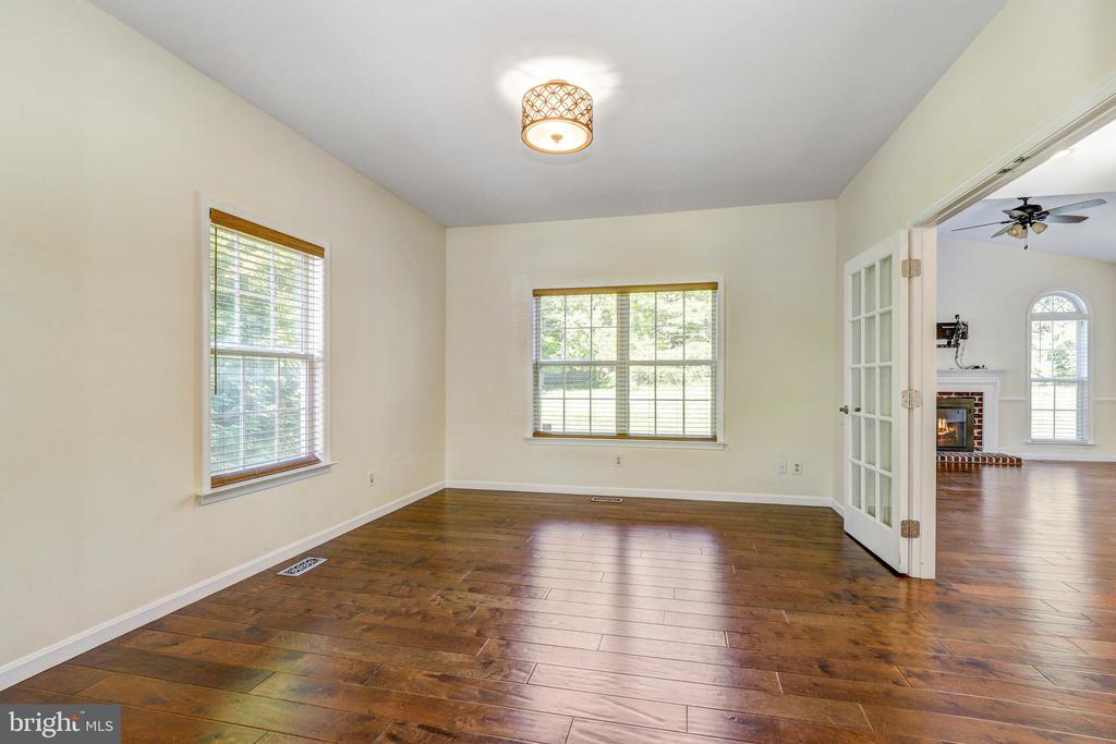 6 BLUELEAF COURT
