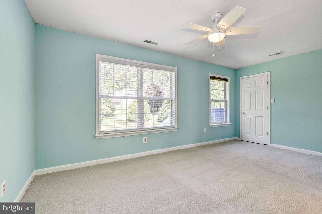 6 BLUELEAF COURT