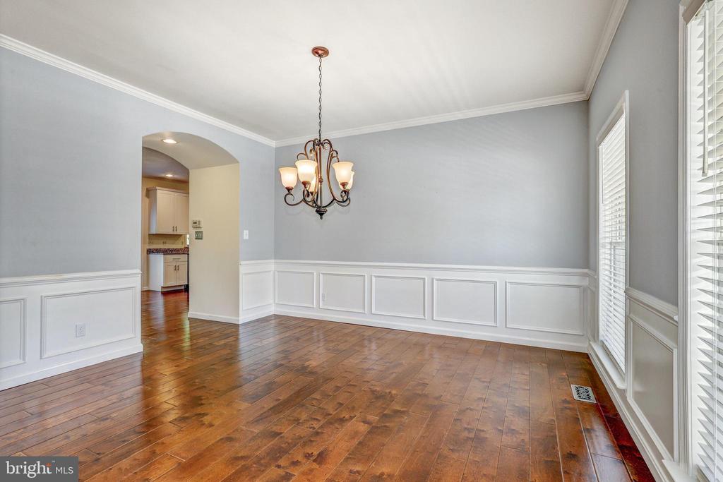 6 BLUELEAF COURT
