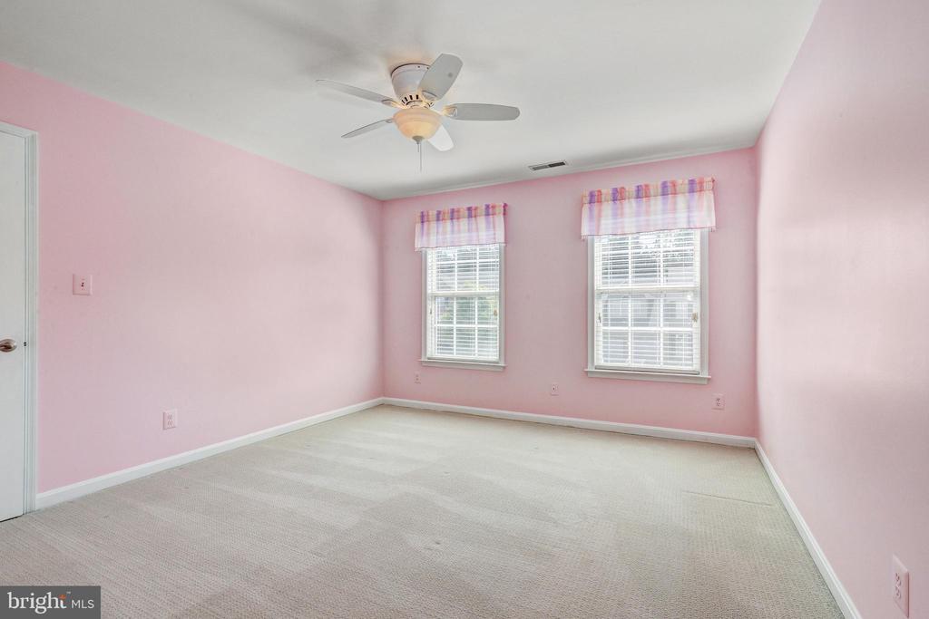 6 BLUELEAF COURT
