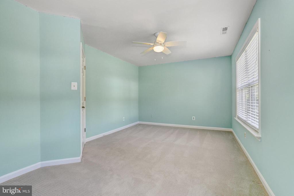 6 BLUELEAF COURT