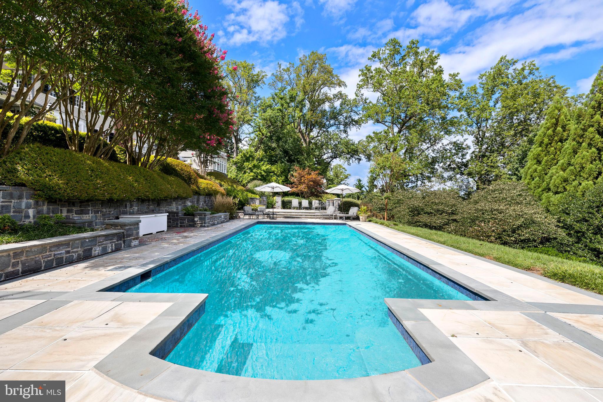 7506 L'HIRONDELLE CLUB ROAD