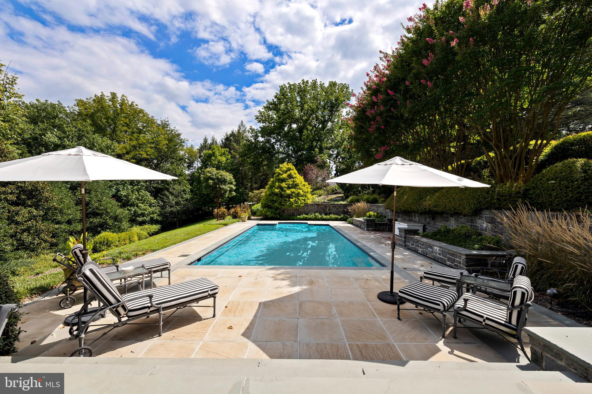 7506 L'HIRONDELLE CLUB ROAD
