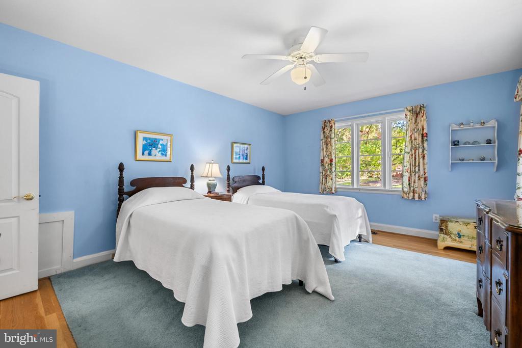 1000 WEST WIND COURT