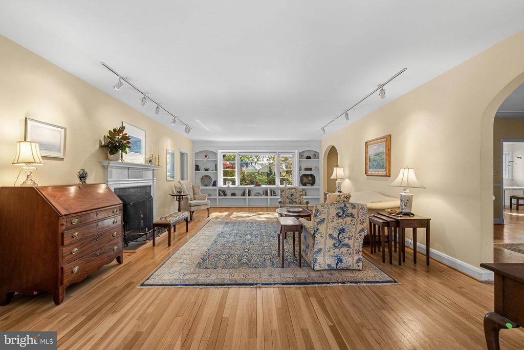 1000 WEST WIND COURT