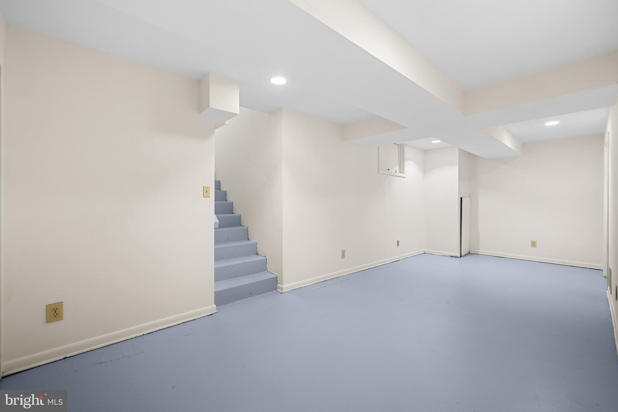 1000 WEST WIND COURT