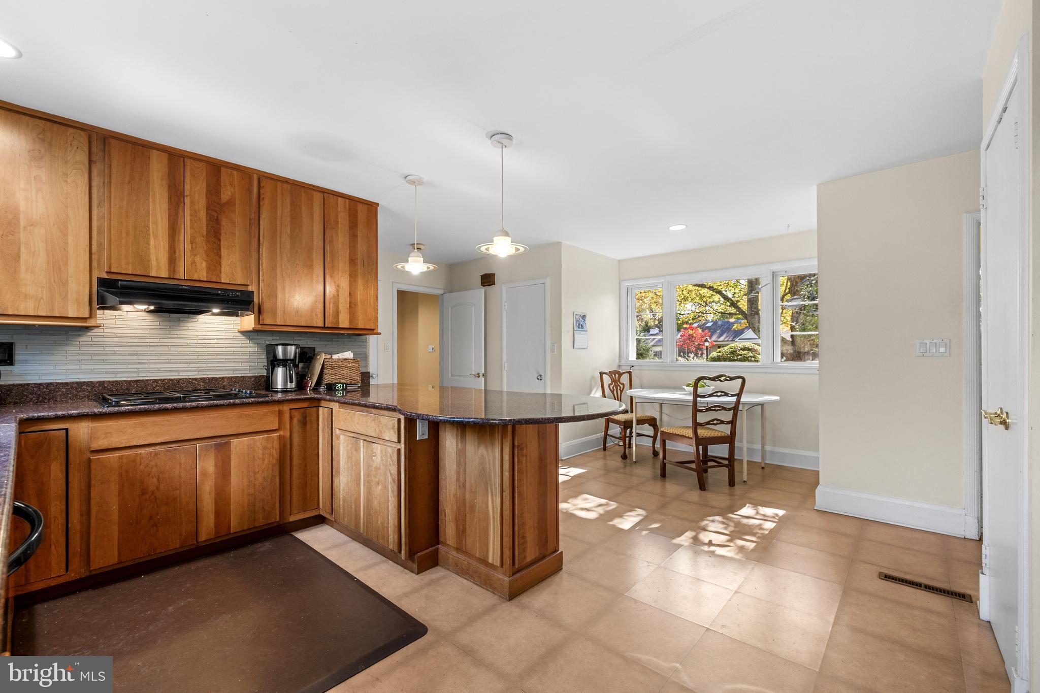 1000 WEST WIND COURT