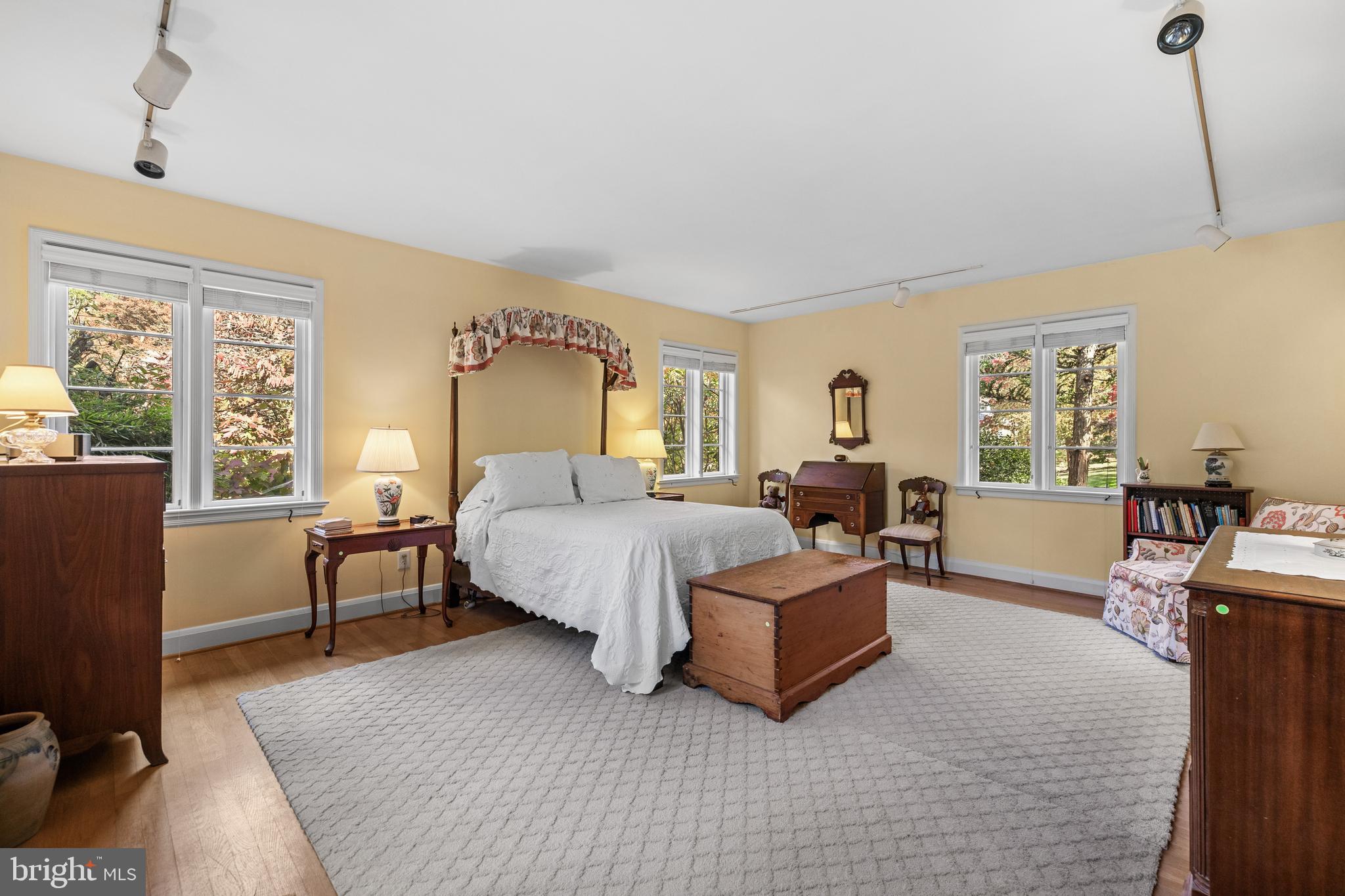 1000 WEST WIND COURT