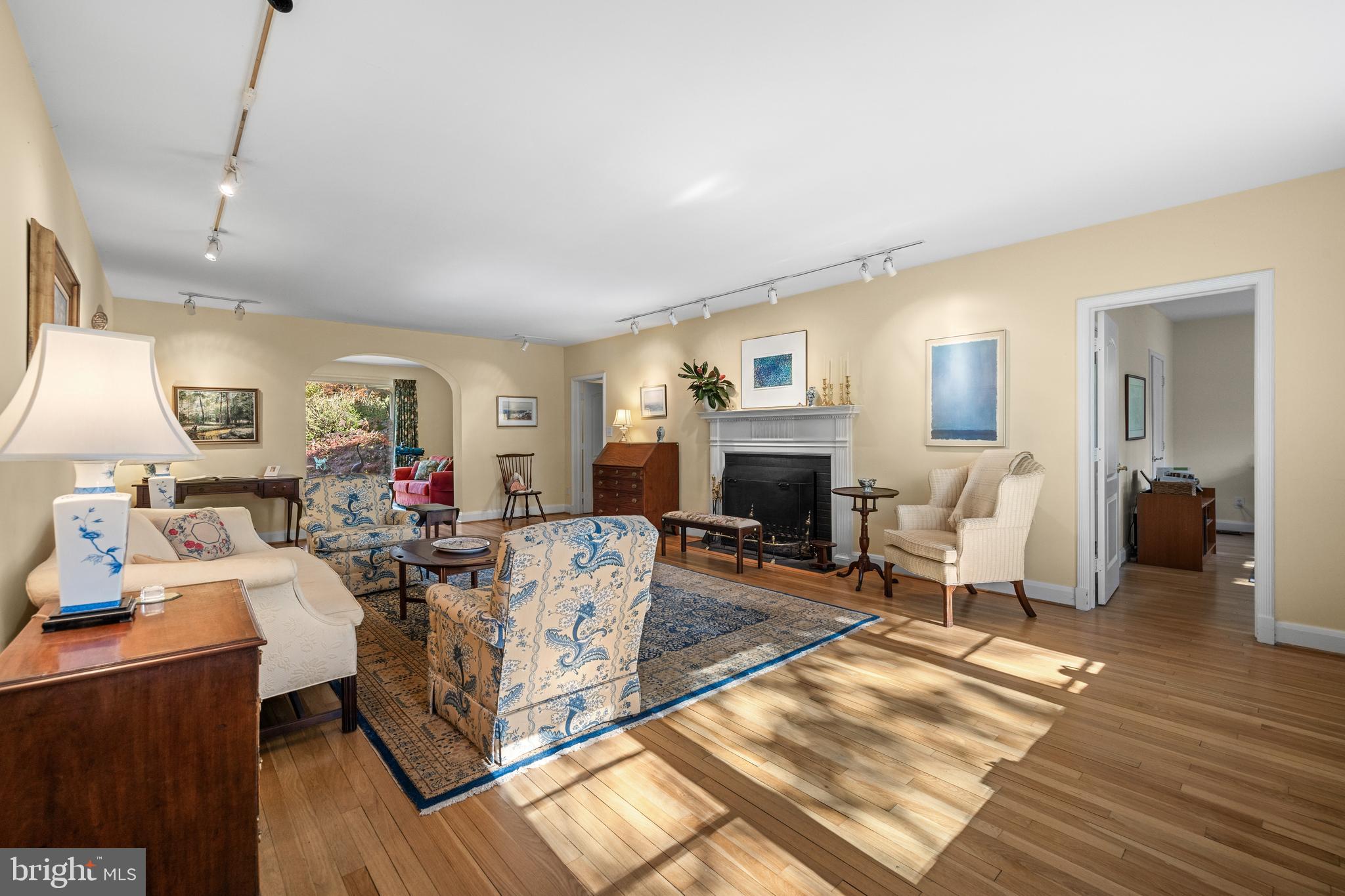 1000 WEST WIND COURT