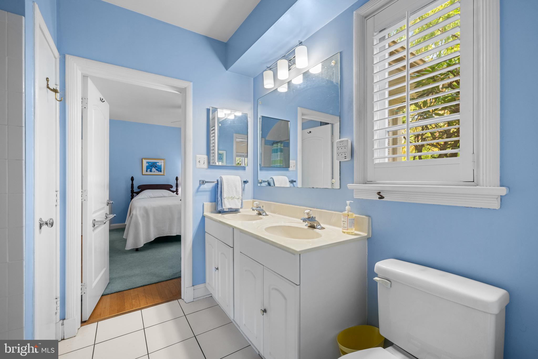 1000 WEST WIND COURT