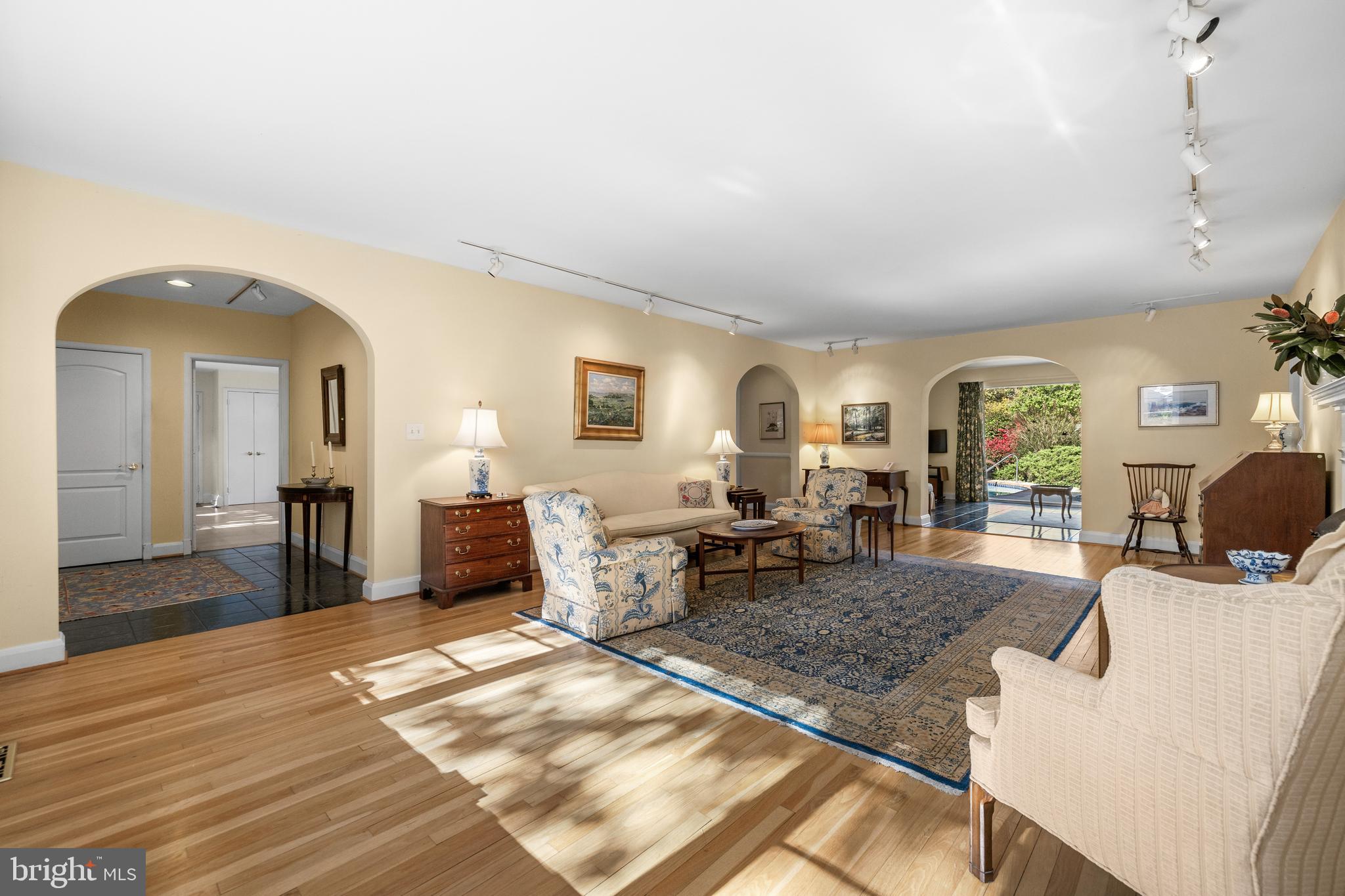 1000 WEST WIND COURT