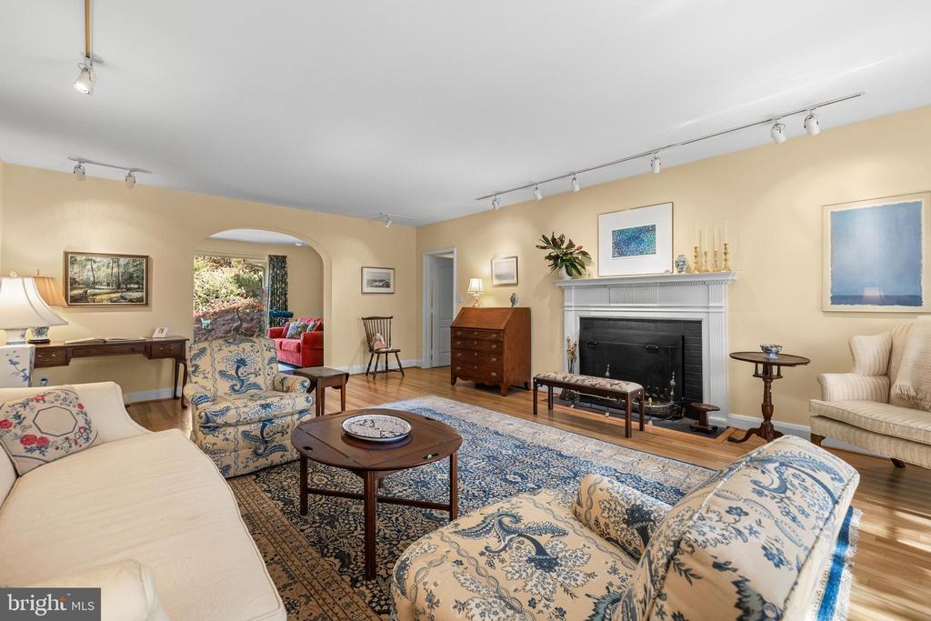 1000 WEST WIND COURT