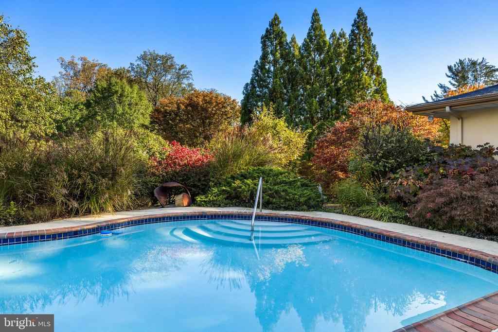 1000 WEST WIND COURT