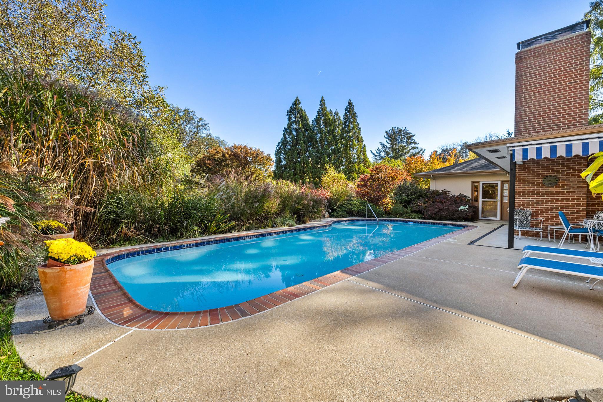 1000 WEST WIND COURT