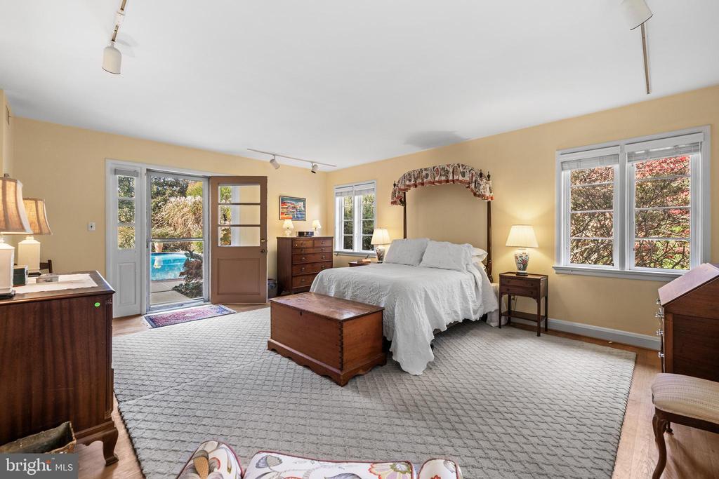 1000 WEST WIND COURT