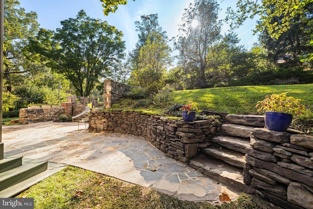 908 ROLANDVUE ROAD