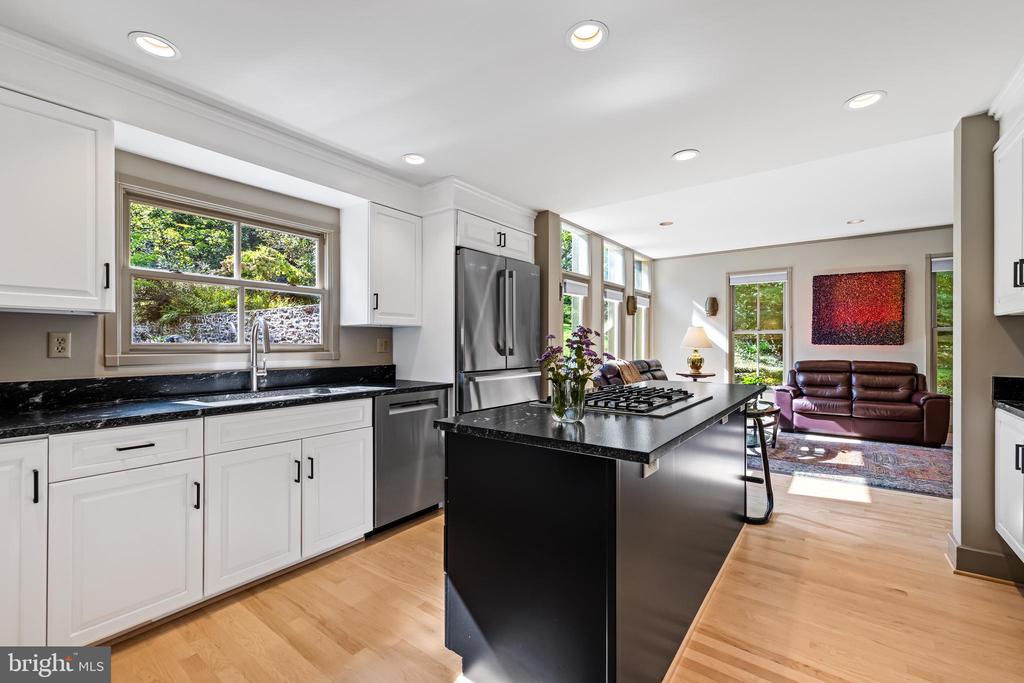 908 ROLANDVUE ROAD