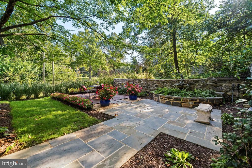 908 ROLANDVUE ROAD