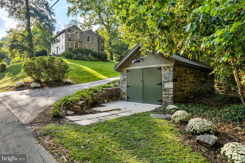 908 ROLANDVUE ROAD