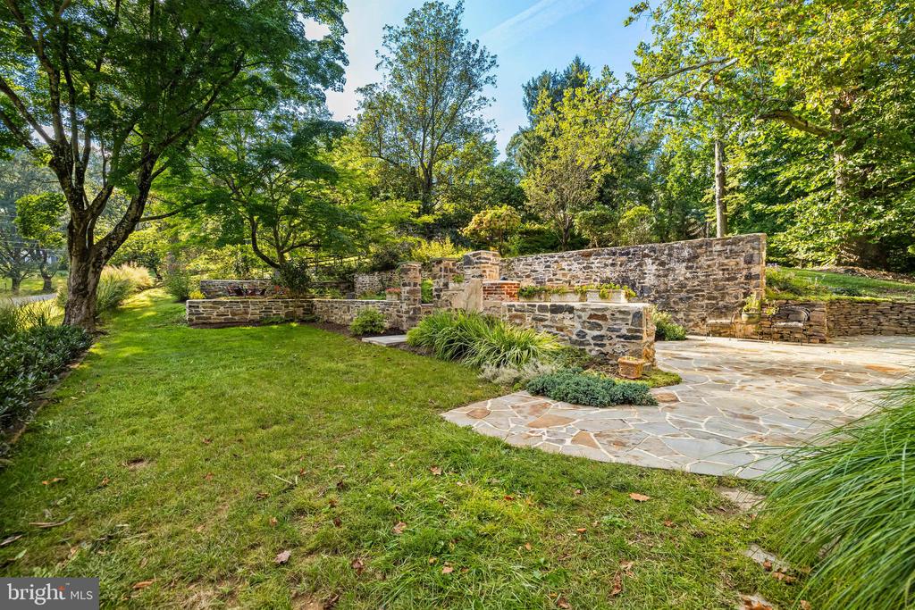908 ROLANDVUE ROAD