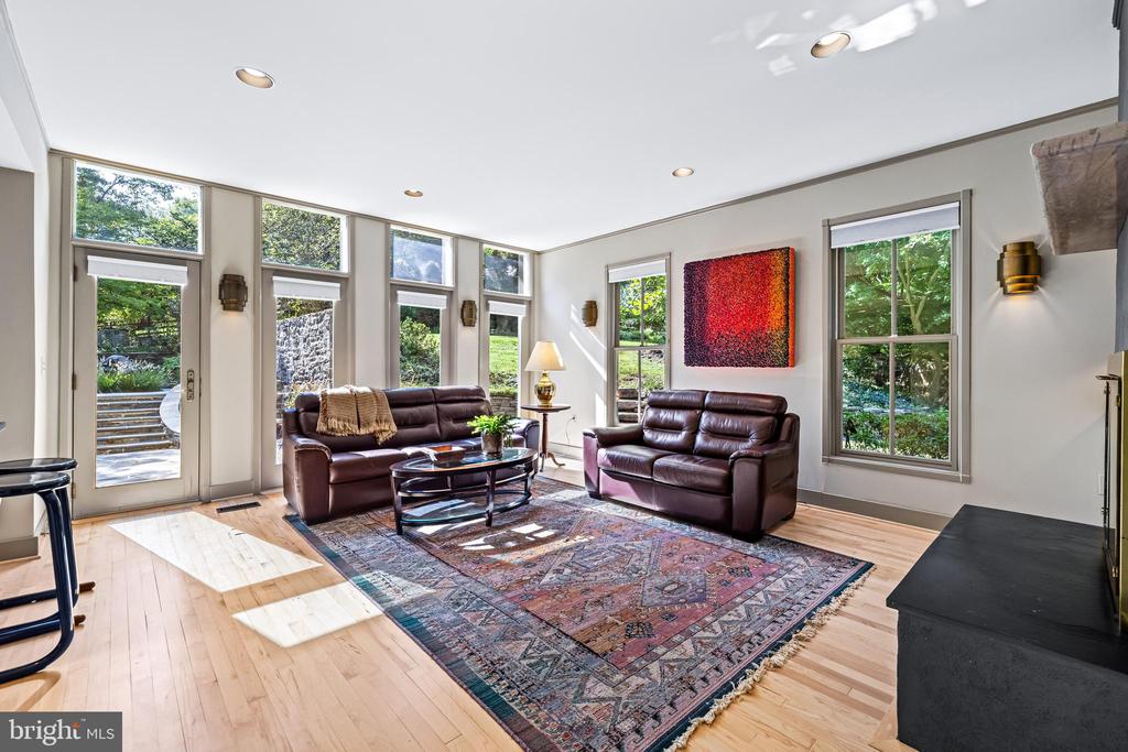 908 ROLANDVUE ROAD