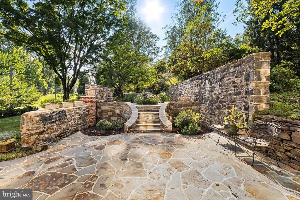 908 ROLANDVUE ROAD