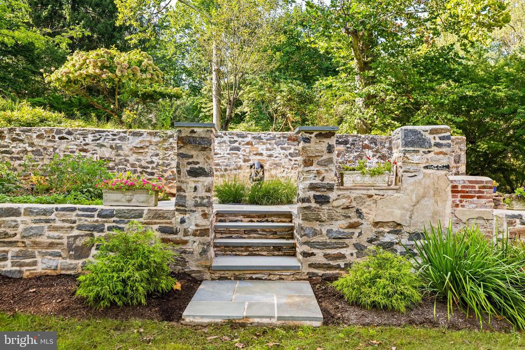 908 ROLANDVUE ROAD