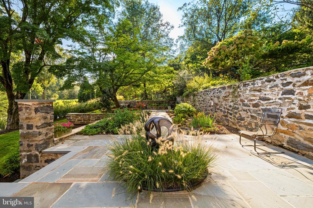 908 ROLANDVUE ROAD