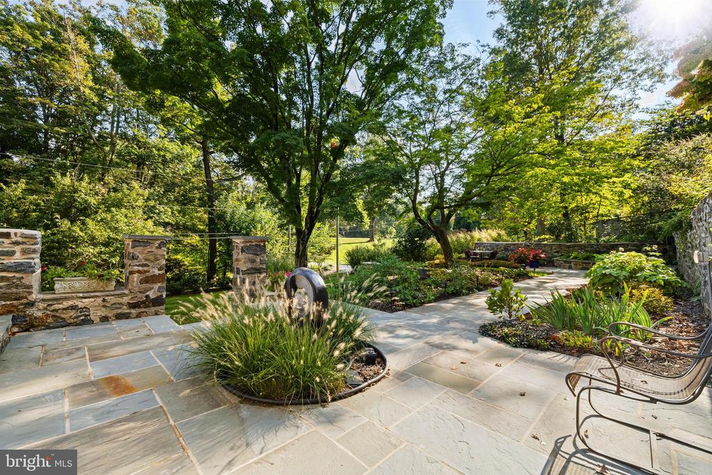 908 ROLANDVUE ROAD