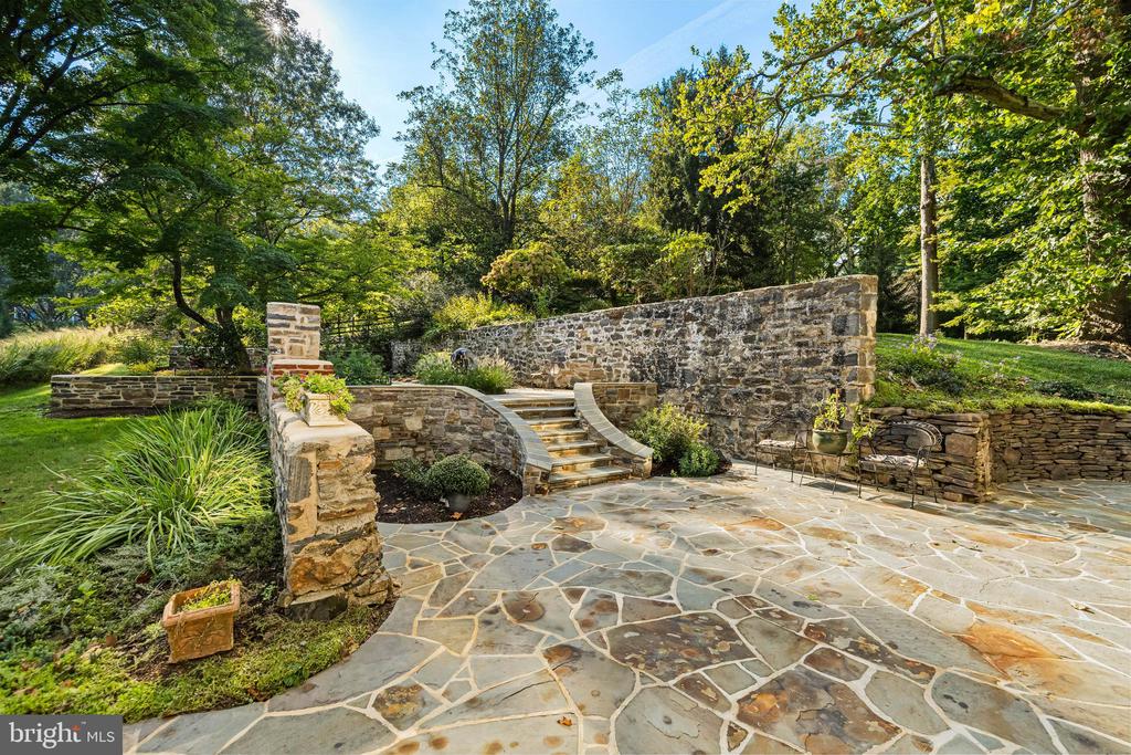 908 ROLANDVUE ROAD