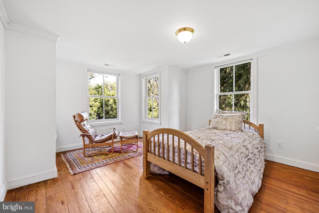 908 ROLANDVUE ROAD