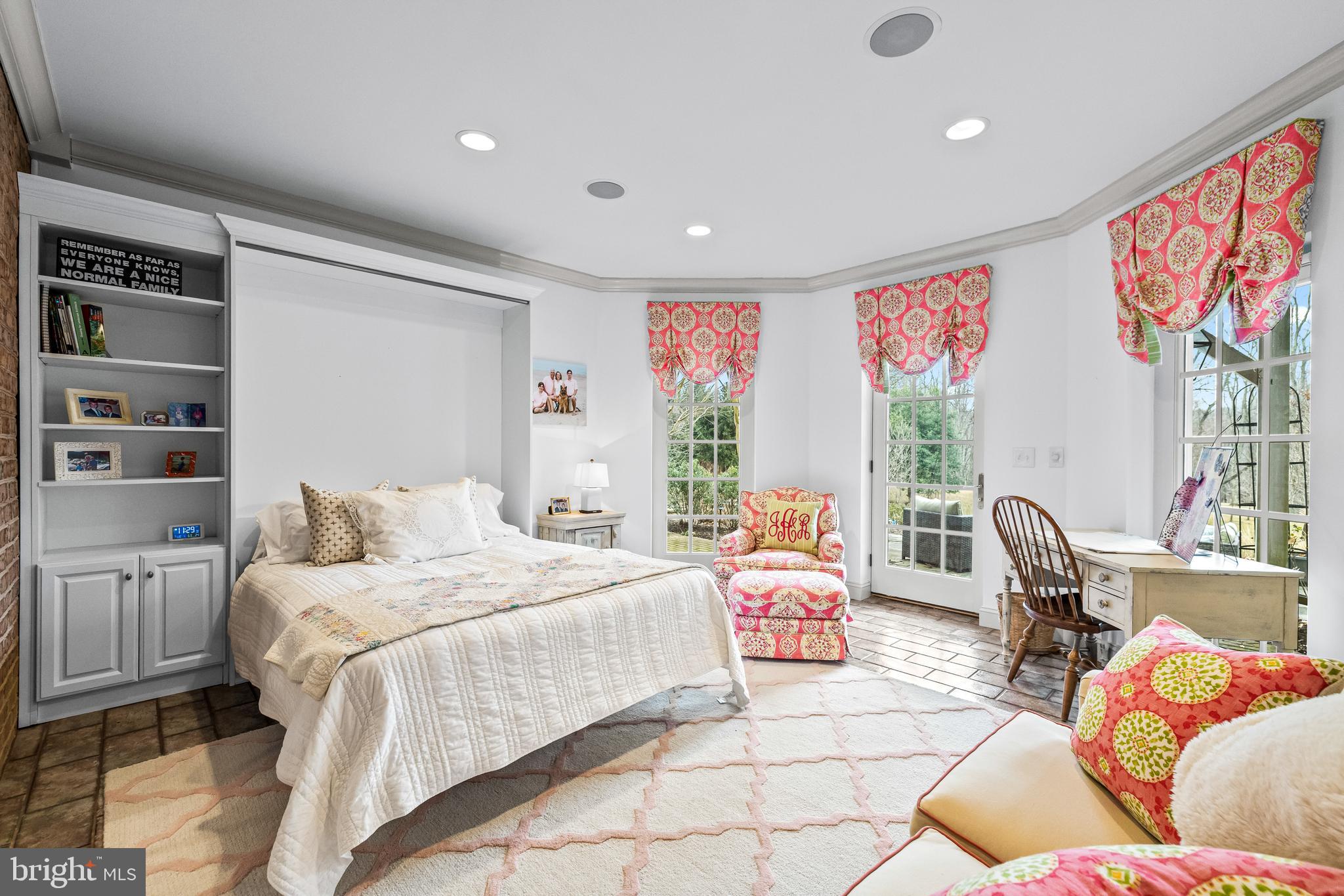 25 SPRINGHILL FARM COURT