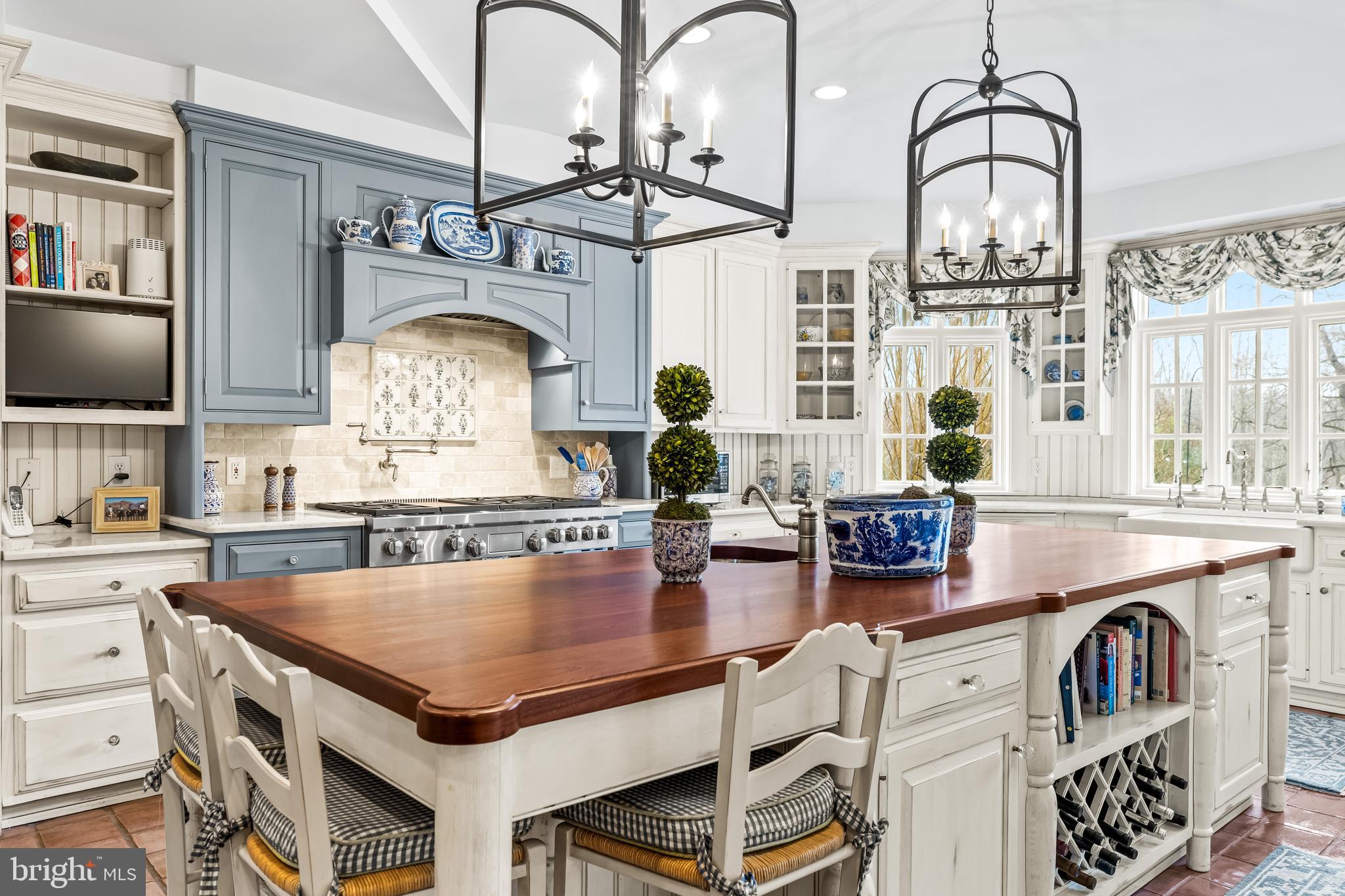 25 SPRINGHILL FARM COURT