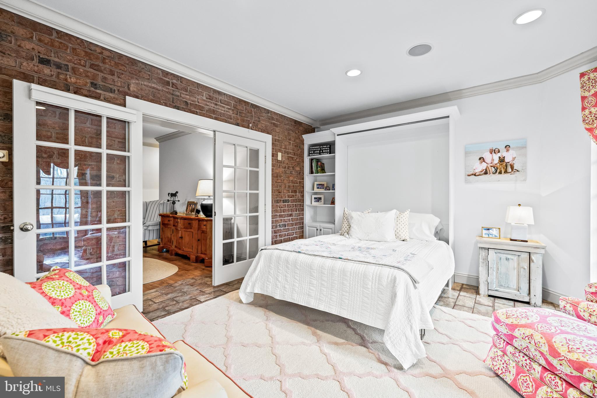 25 SPRINGHILL FARM COURT