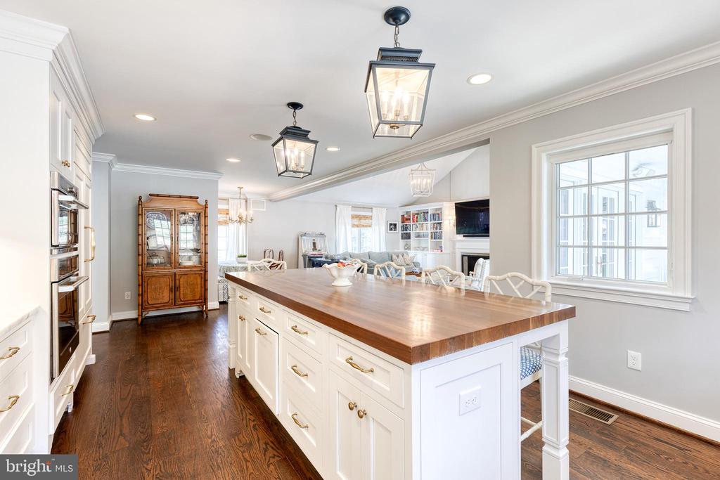 1808 CIRCLE ROAD