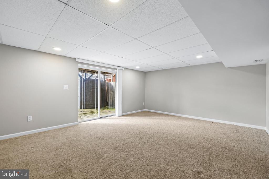 21 SANDSTONE COURT