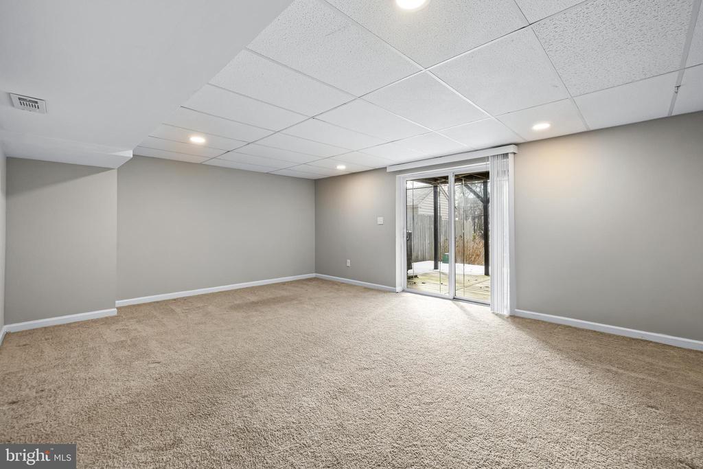 21 SANDSTONE COURT