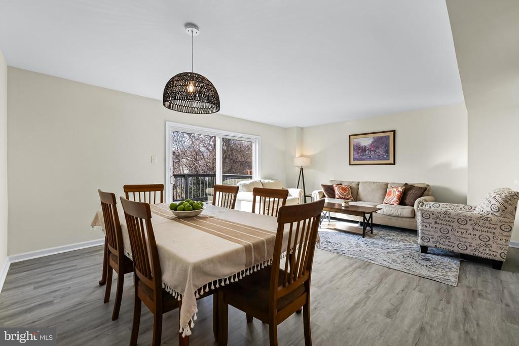 21 SANDSTONE COURT