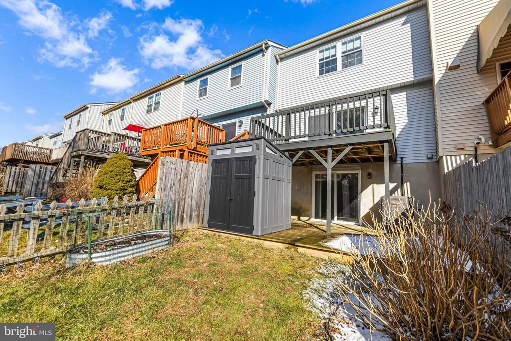21 SANDSTONE COURT