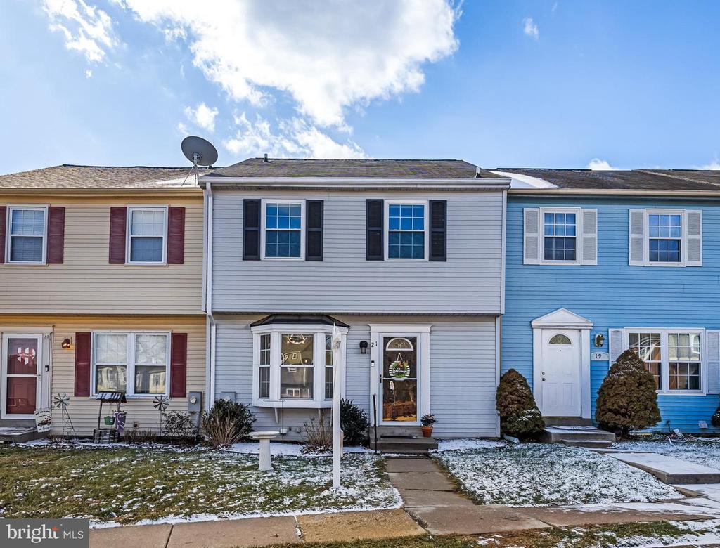 21 SANDSTONE COURT