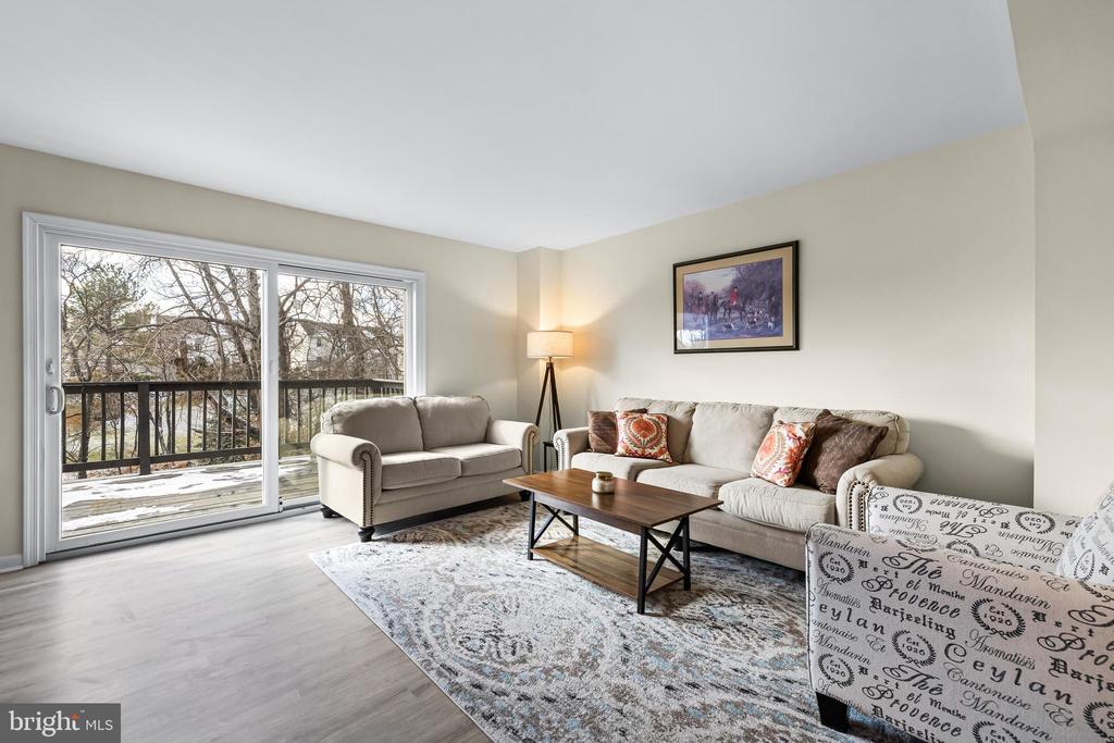 21 SANDSTONE COURT