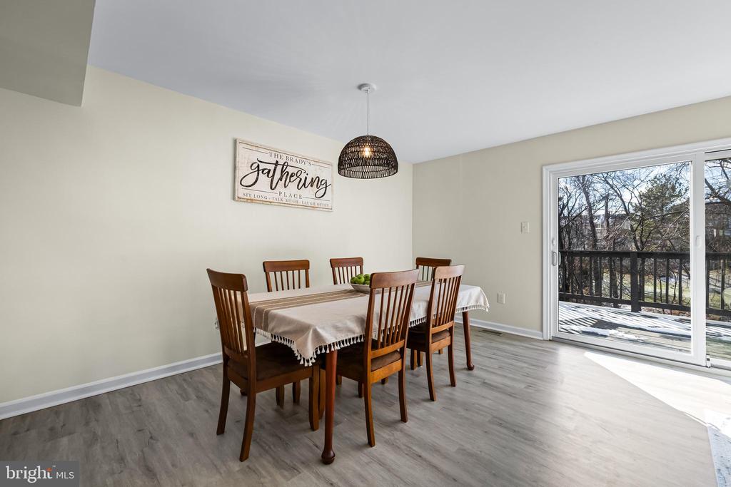 21 SANDSTONE COURT